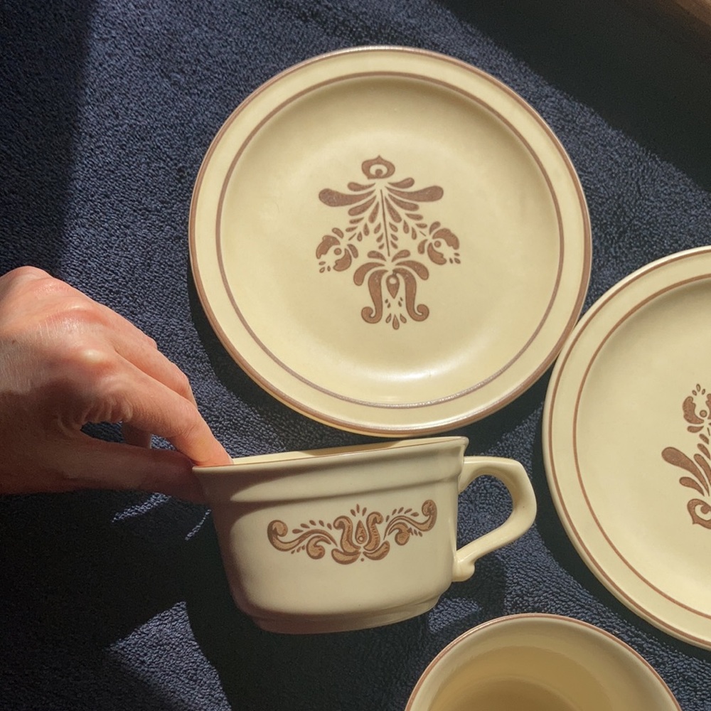 Relisted PFALTZGRAFF Vintage 2 mugs 2 small plates - Picture 4 of 12
